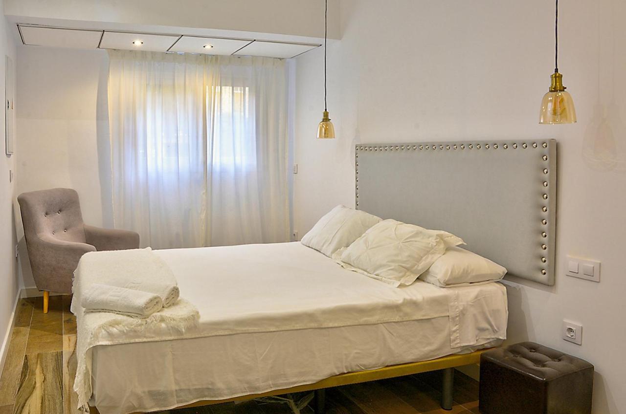 Apartsuite B&R Triana Arellano Séville Extérieur photo
